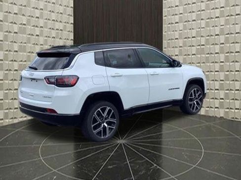 Certified 2025 Jeep Compass Limited w/ Elite Group AWD/4WD image 4