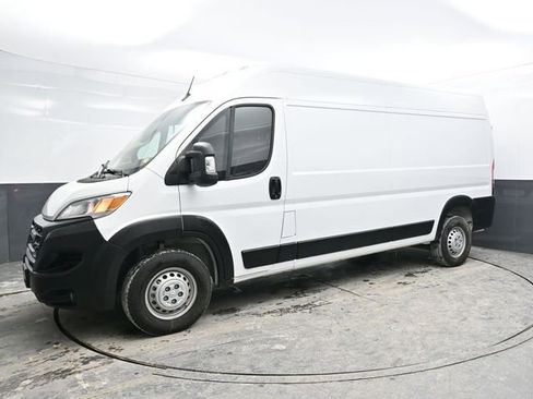 Used 2024 RAM ProMaster 2500 w/ Convenience Group FWD image 3