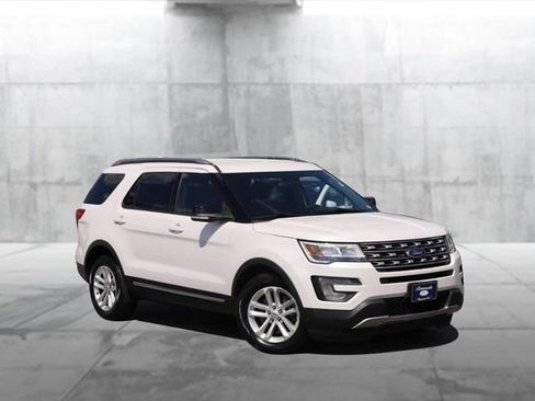 Certified 2017 Ford Explorer XLT FWD image 2