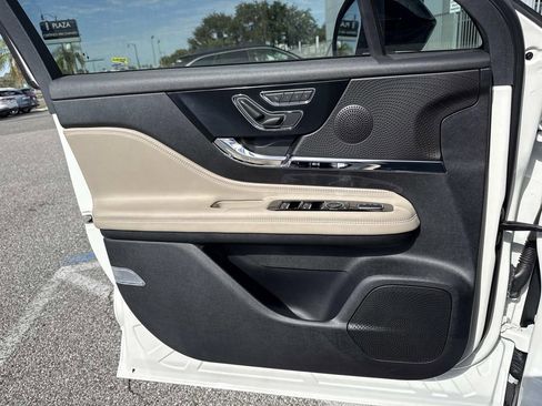 New 2026 Lincoln Corsair Premiere image 18