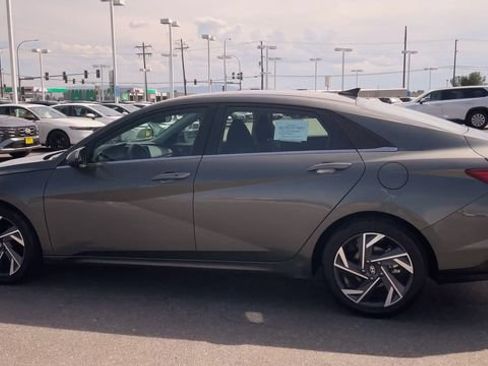 Used 2025 Hyundai Elantra SEL FWD image 7