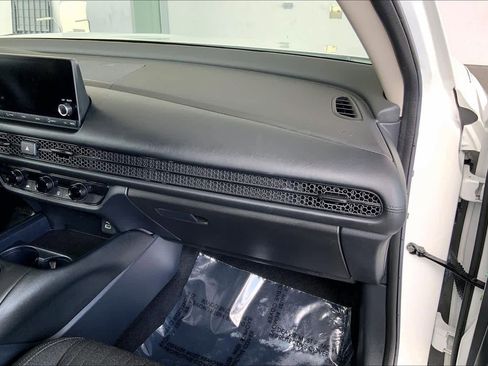 Used 2023 Honda HR-V LX image 19