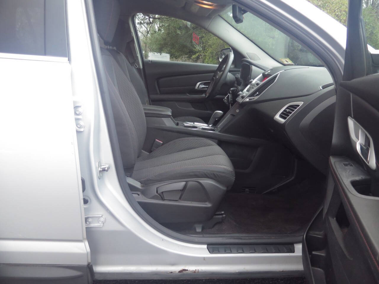 Used 2010 GMC Terrain SLE FWD image 17