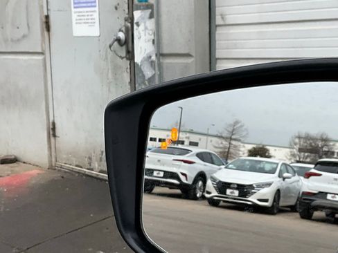 Used 2025 Nissan Versa SV image 19