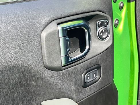 Certified 2025 Jeep Gladiator Mojave image 18