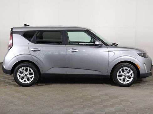 Used 2025 Kia Soul LX w/ LX Technology Package FWD image 17