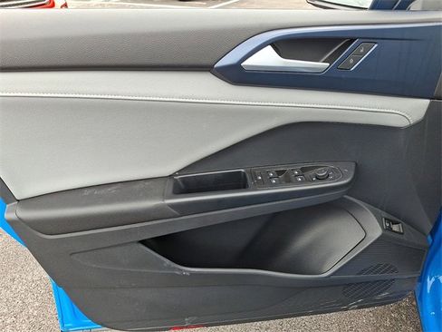 Used 2023 Volkswagen Taos SE image 15