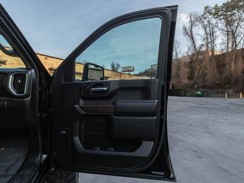 Used 2022 GMC Sierra 3500 Denali image 28