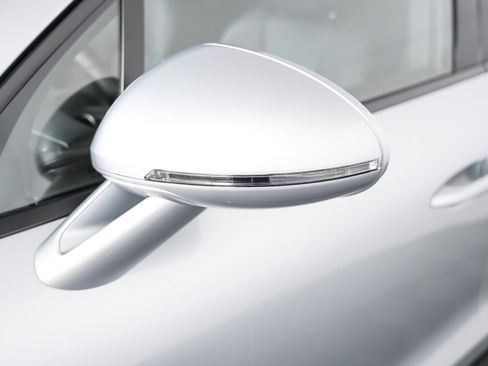 Certified 2025 Porsche Macan image 27