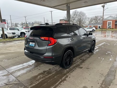 Used 2020 GMC Terrain SLE w/ Driver Convenience Package image 3