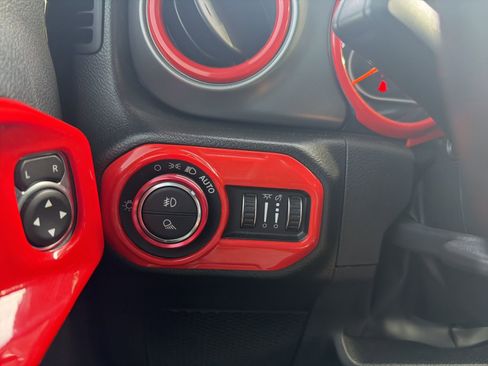 Used 2022 Jeep Gladiator Sport image 18