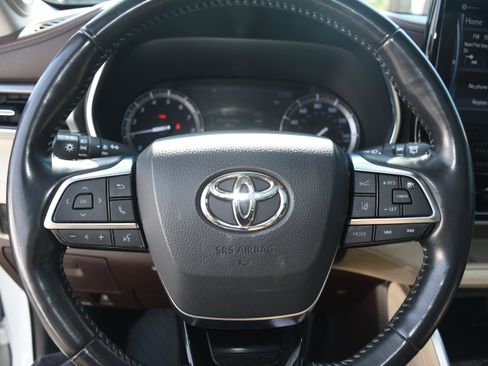 Certified 2021 Toyota Highlander Platinum image 14