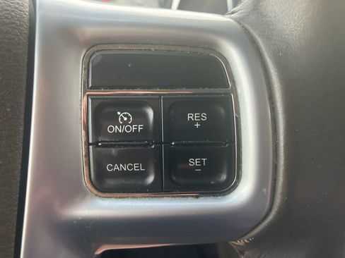 Used 2013 Chrysler Town & Country Touring FWD image 17