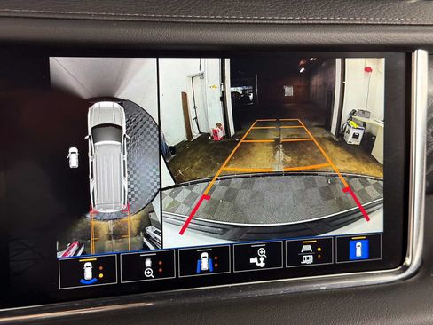 Used 2024 GMC Yukon XL Denali RWD image 31