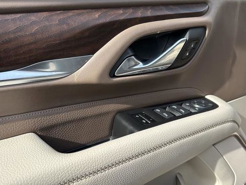 Used 2021 GMC Yukon Denali w/ Advanced Technology Package image 12