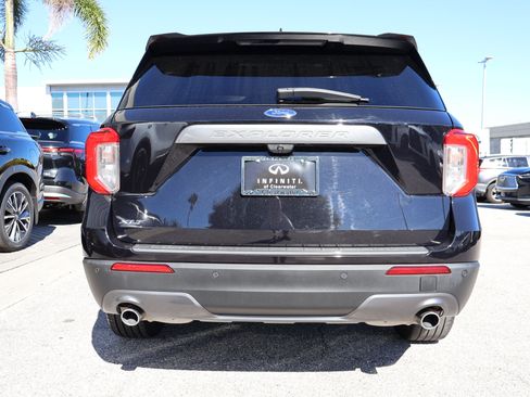 Used 2022 Ford Explorer XLT w/ Equipment Group 202A image 7