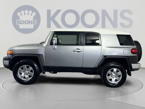 Used 2010 Toyota FJ Cruiser 4WD image 7