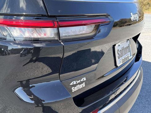 Used 2025 Jeep Grand Cherokee L Limited w/ Luxury Tech Group II image 11