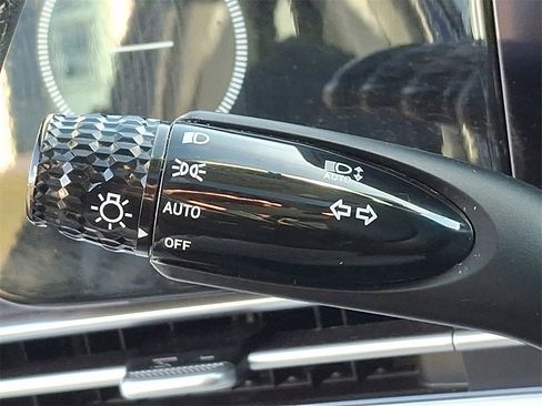 Used 2023 Hyundai Elantra Limited image 26