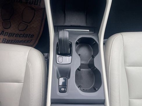 Used 2020 Volvo XC40 T5 Momentum image 36