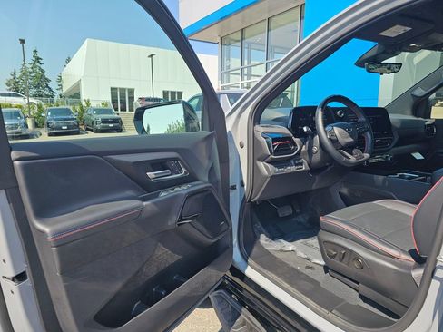 Used 2025 Chevrolet Silverado EV RST AWD/4WD image 23