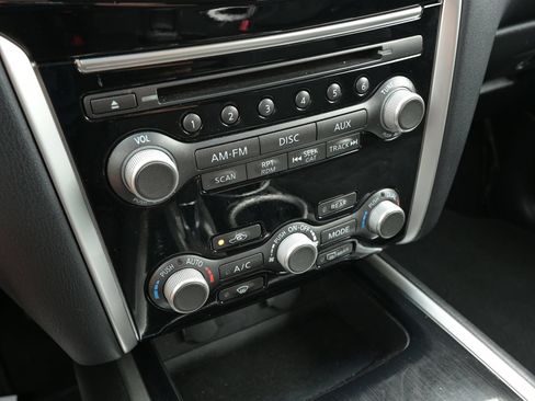 Used 2015 Nissan Pathfinder SV FWD image 30