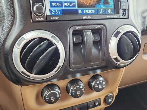 Used 2012 Jeep Wrangler Sahara w/ Dual Top Group AWD/4WD image 21