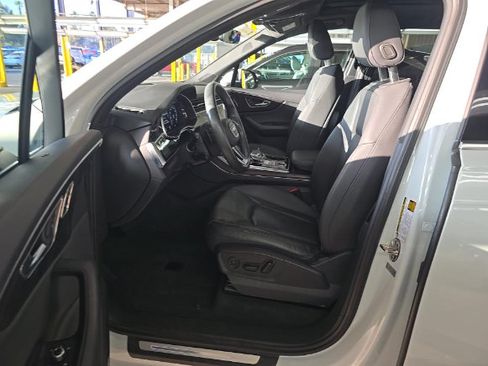 Used 2021 Audi Q7 2.0T Premium Plus w/ Executive Package AWD/4WD image 3