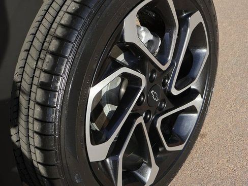 Used 2025 Chevrolet Trax RS w/ Driver Confidence Package FWD image 40