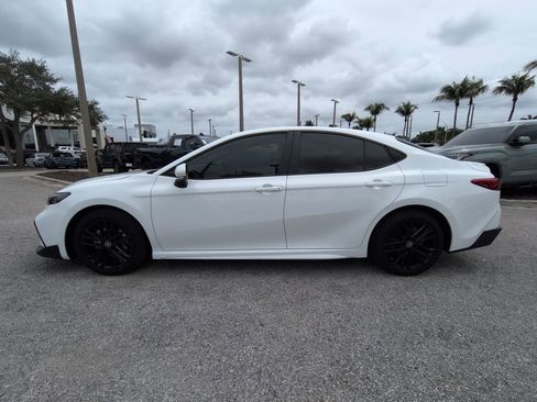 Used 2025 Toyota Camry SE w/ Convenience Package FWD image 8