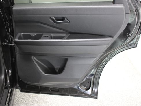 Used 2024 Nissan Pathfinder S FWD image 32
