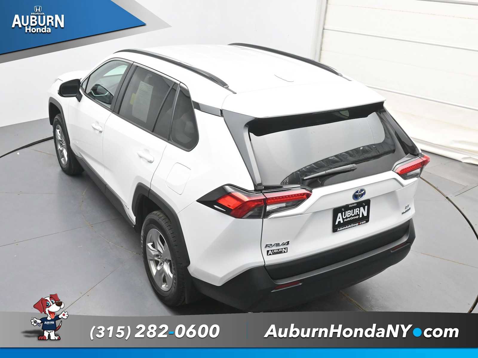 Used 2023 Toyota RAV4 LE AWD/4WD image 32