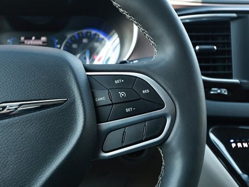 Used 2024 Chrysler Voyager LX FWD image 14
