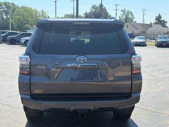 Used 2021 Toyota 4Runner SR5 AWD/4WD image 7