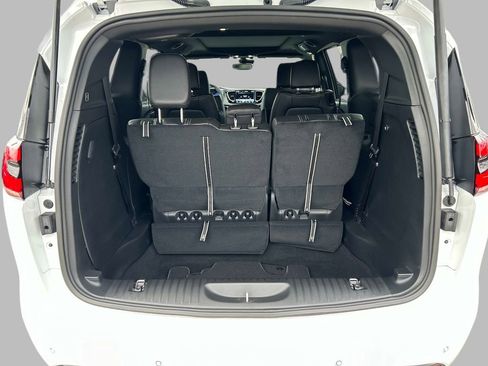 Used 2026 Chrysler Pacifica Select image 14