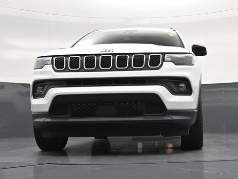 Used 2024 Jeep Compass Latitude AWD/4WD image 33