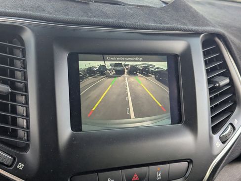 Used 2021 Jeep Cherokee Latitude Plus image 29