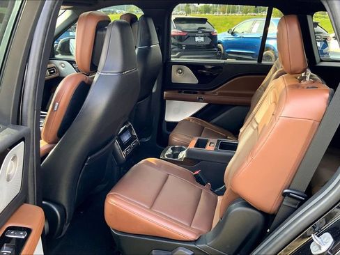 Used 2023 Lincoln Aviator Reserve w/ Equipment Group 201A AWD/4WD image 11