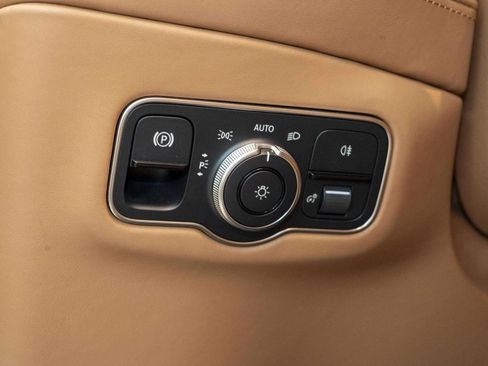Used 2022 Aston Martin DBX AWD/4WD image 21