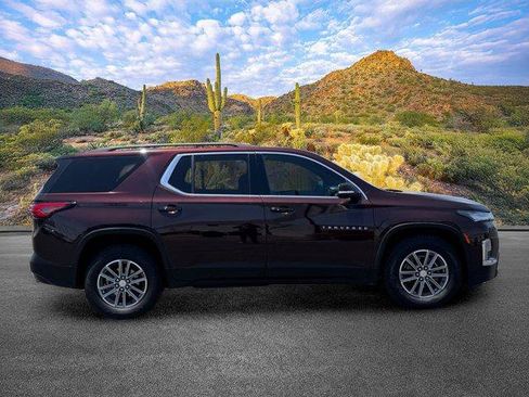Used 2022 Chevrolet Traverse LT FWD image 3