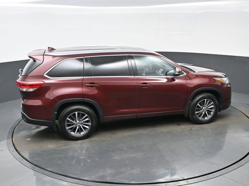 Used 2017 Toyota Highlander XLE image 40