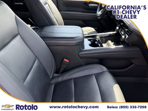 Used 2025 Chevrolet Suburban LT RWD image 8