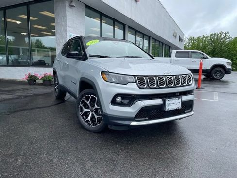 Used 2025 Jeep Compass Limited AWD/4WD image 3