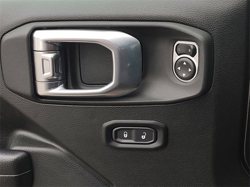 Certified 2024 Jeep Wrangler Unlimited Rubicon image 29