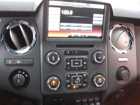 Used 2015 Ford F250 Lariat w/ Chrome Package image 17