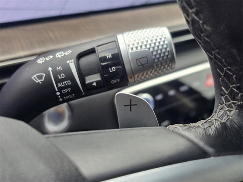 Used 2025 Genesis GV80 2.5T Advanced image 13