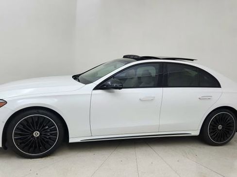 Used 2024 Mercedes-Benz E 350 4MATIC Sedan image 3