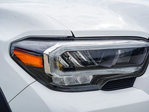 Certified 2023 Toyota Tacoma TRD Off-Road AWD/4WD image 11