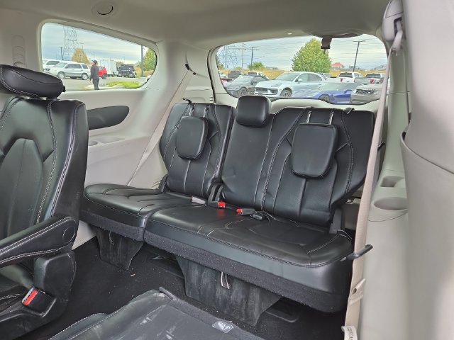 Used 2024 Chrysler Pacifica Touring-L FWD image 33