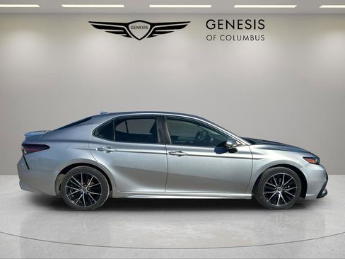 Used 2021 Toyota Camry SE image 6